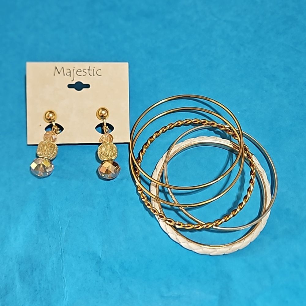 Majestic  🎁 clip on earrings with goldtone & faux leather bracelets